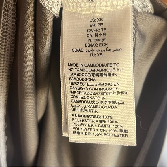 Amazon Essentials Long Sleeve Rash Guard Swim Shirt Gray and White Size XS - Picture 6 of 6